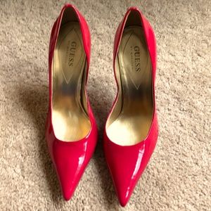 Guess Pumps